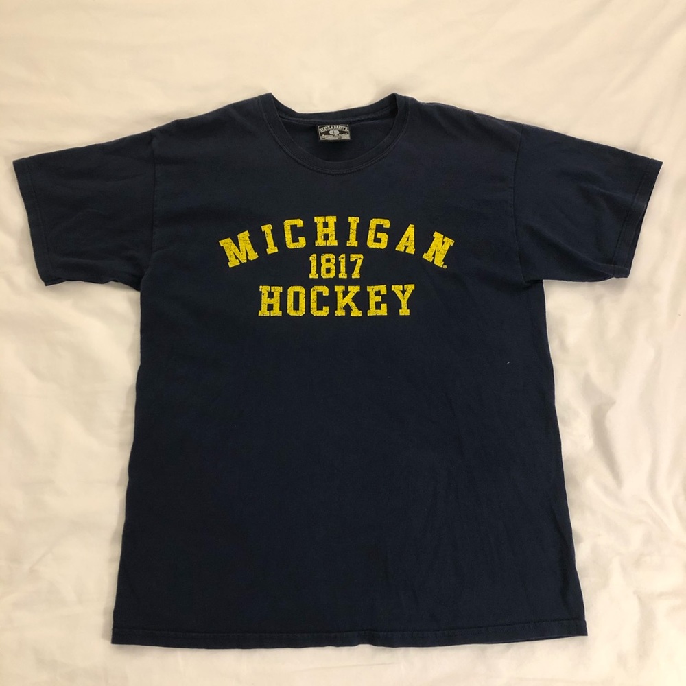 University of Michigan Men’s Hockey T-Shirt Size L